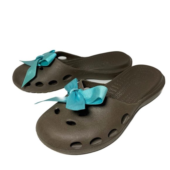 Crocs Brown with Teal Bow - Size 5 - Picture 5 of 7